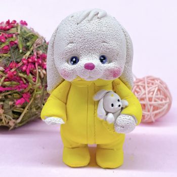 Фигура из шоколадной глазури "Зайка в пижаме"