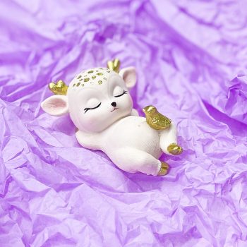 Фигура из шоколадной глазури "Олененок с птичкой"
