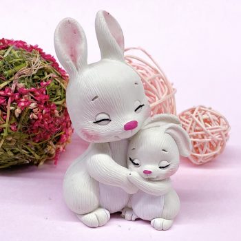Фигура из шоколадной глазури  "Зайчики мама и малыш"
