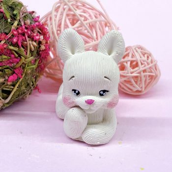 Фигура из шоколадной глазури "Зайка Кнопка лежит"