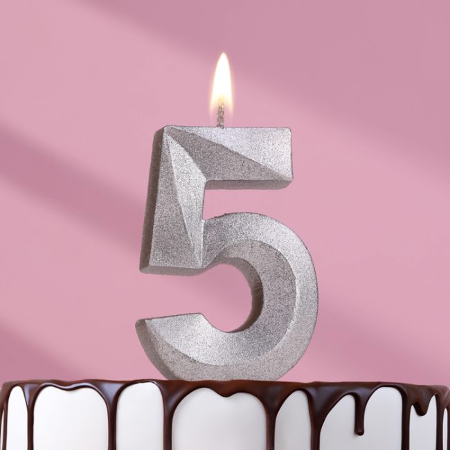 Свеча цифра "5" грань СЕРЕБРО, 7.5см