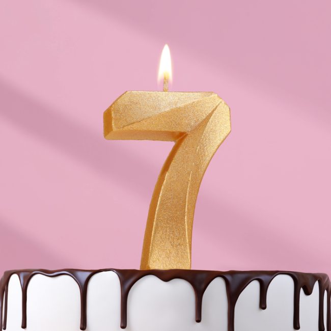 Свеча цифра "7" грань ЗОЛОТО, 7.5см